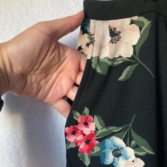 NWT J. Jill Wearever Collection Black Floral Pants Wide Leg Cropped Size Large - Picture 2 of 13